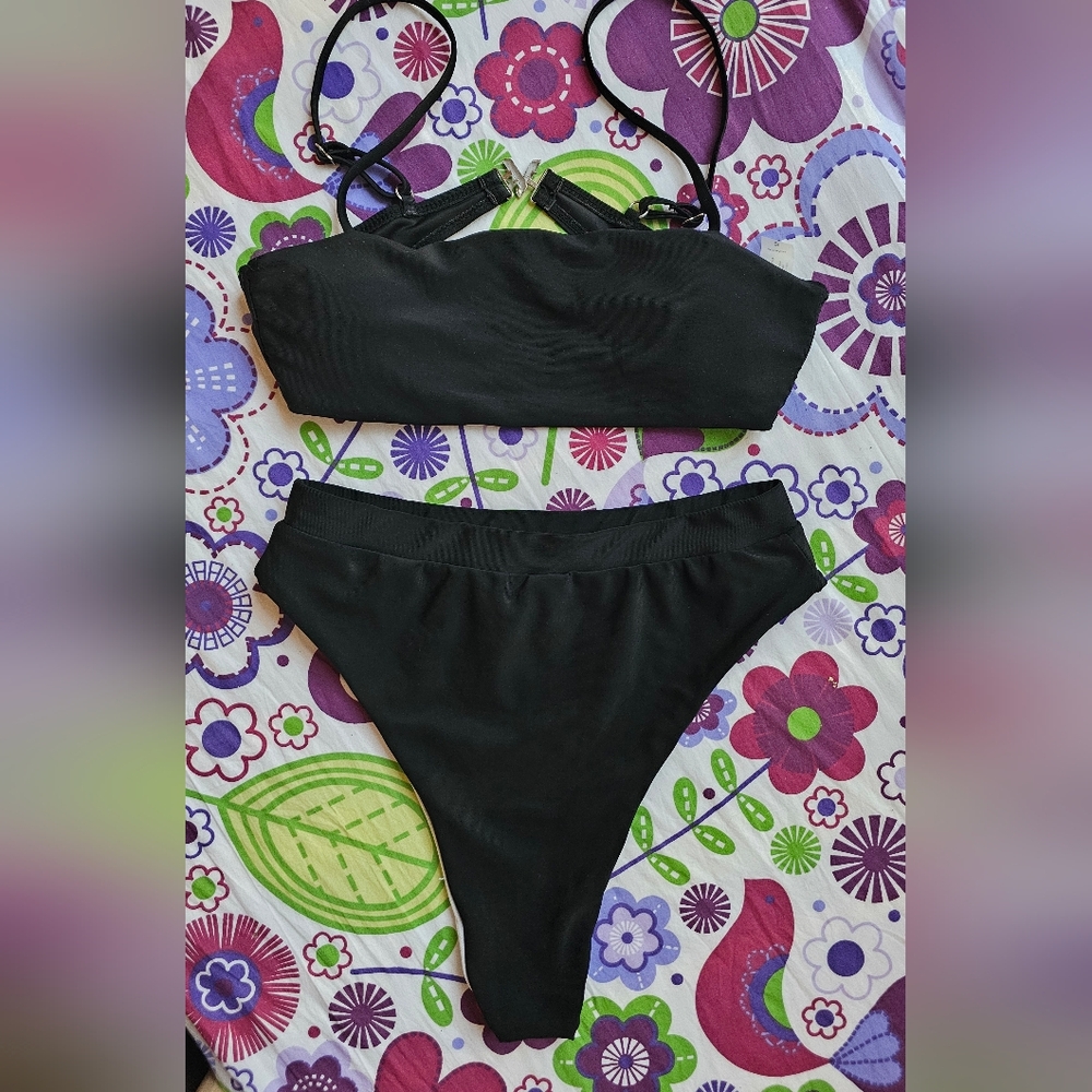 Black Women's Swimsuit with High-Waisted Bottom.